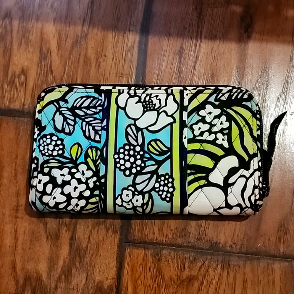 Vera bradley zip wallet